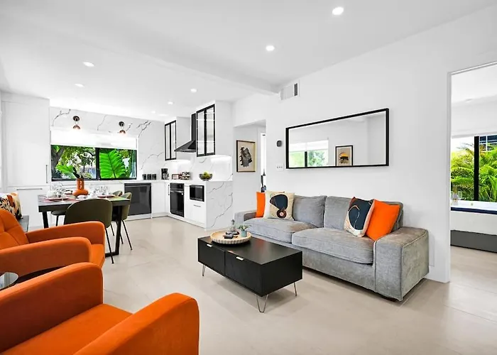 Stylish Modern Home Near Wynwood & Design District