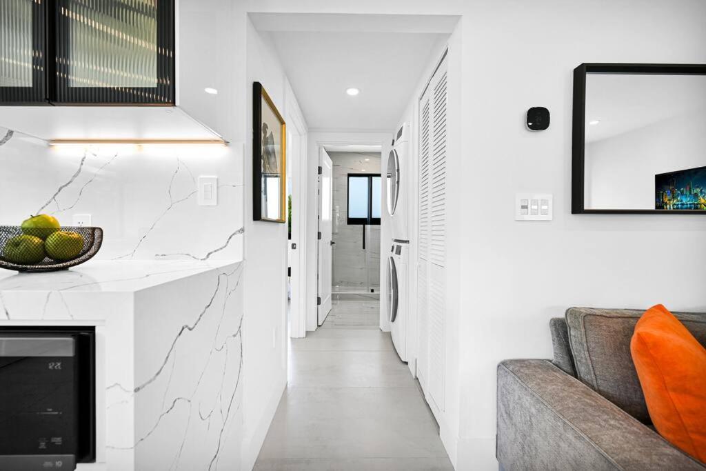Stylish Modern Near Wynwood & Design District Apartment *